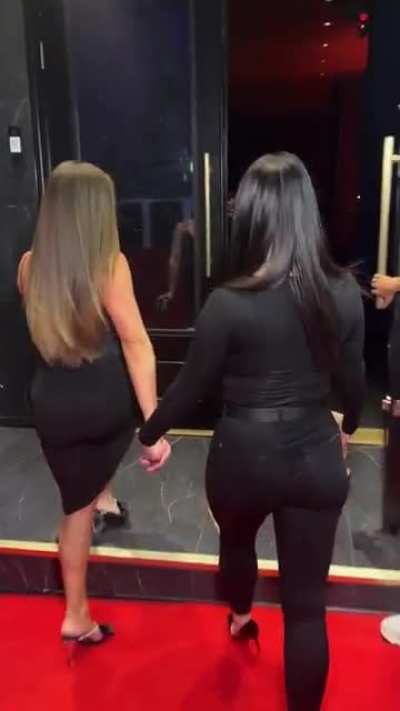 Aww, like a busty mother with her busty daughter, ready to have fun☺️❤️🍒❤️☺️