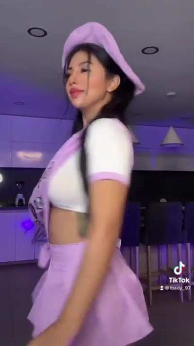 Hot face! When she turns