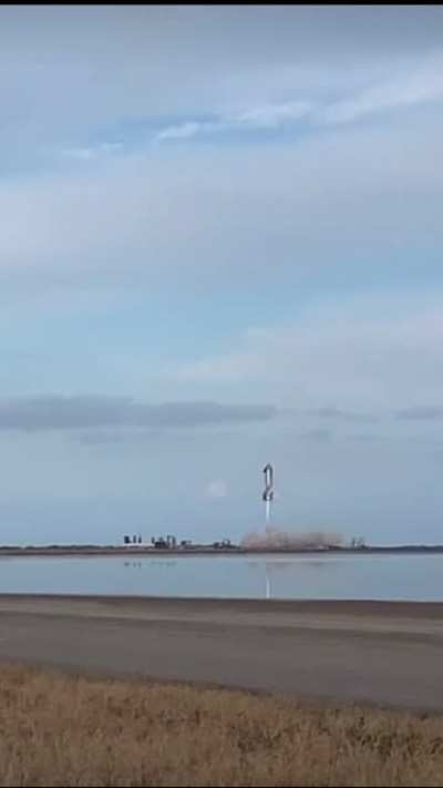 The crowd goes wild when SpaceX’s SN10 lands