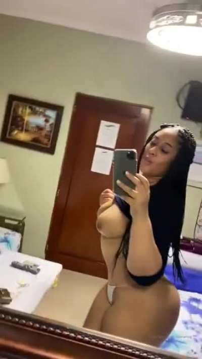 👑