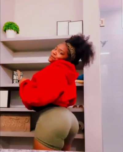 Sheeesh 🍑