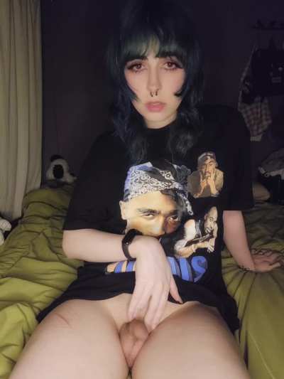 now that you can see my face you can also see the cute makeups I (try to) do :3