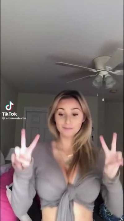 Unknown beauty (the person tagged is not her)