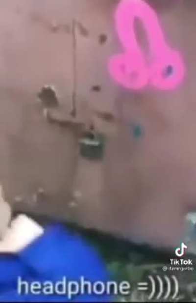 O título foi procurar um headphone