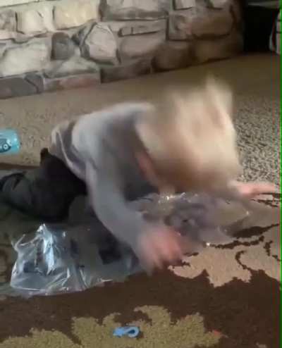 Now that’s how you pop bubble wrap!