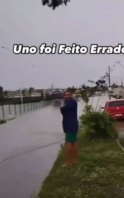 Uno foi feito errado.