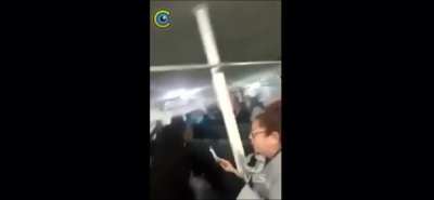Um cara colocou a música do titanic quando o motor do barco parou. O br é mt criativo