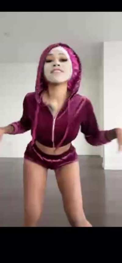 ︎