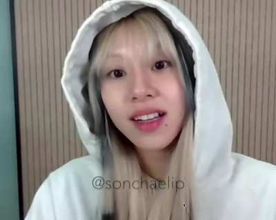 230224 - Chaeyoung Thumbs Up!