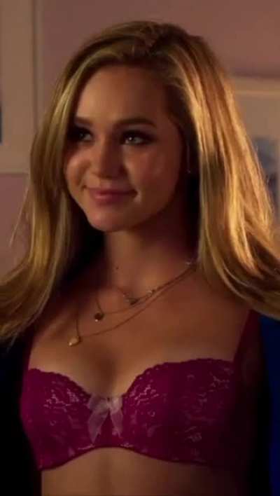 Brec Bassinger 