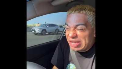 Don’t use your phone while driving y’all