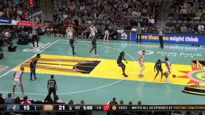 [Highlight] Devin Vassell creates space with the stepback middy off a Zach Collins screen