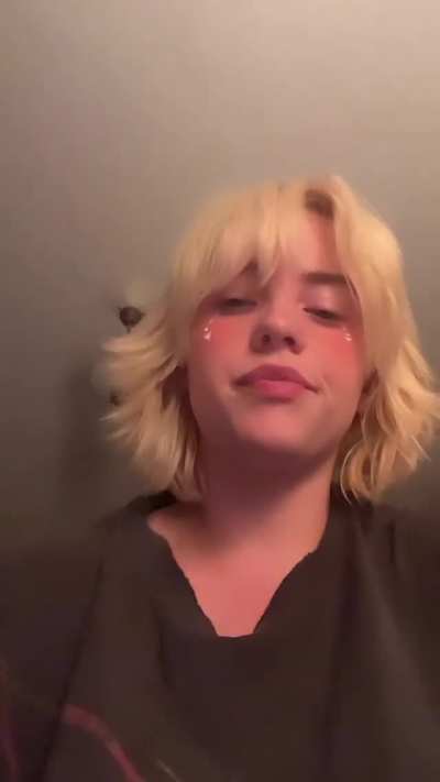 I want Billie Eilish's lips wrapped around my cock