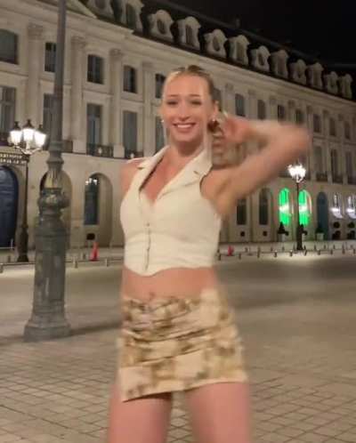 Dancing hottie
