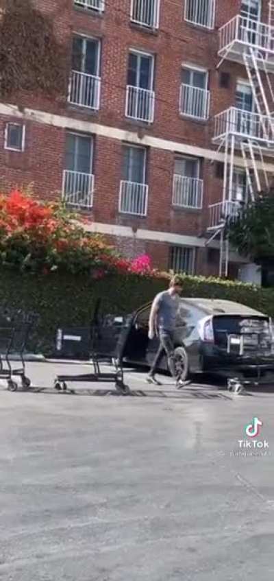 Entitled guy cant put away his shopping cart and gets angry about it 🤦🏻‍♂️