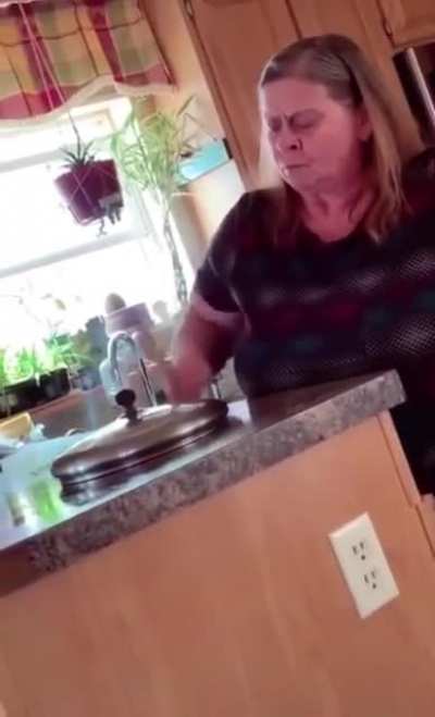 This lady found a nice way to deal with telemarketing