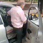 Mangalore, Karnataka. Old man swears at police when asked why he's out during lockdown (context in comments)