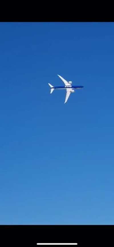 I’m not a pilot, but I imagine it is an awesome feeling to do this in a big boy. Boeing 777X at Dubai Air Show