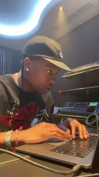 Trav cookin that up that fire beat😈🔥