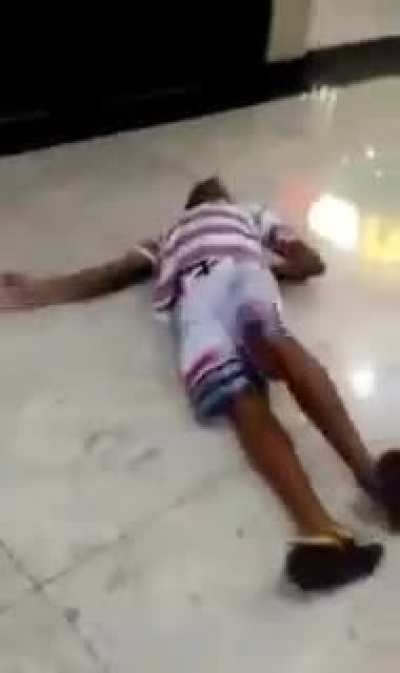 Woods no shopping: