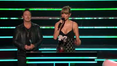 Taylor Swift wins Best Longform Award at MTV EMAs 2022