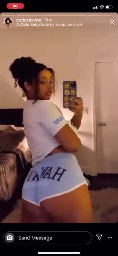Sexy ass😍😍