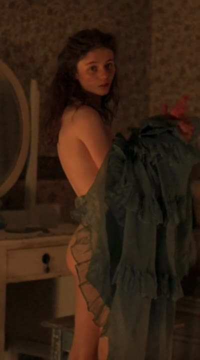 An underrated beauty: Thomasin McKenzie