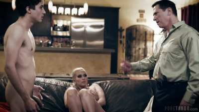 [/r/p<wbr>ornin<wbr>aminu<wbr>te] Threesome with mature MILF Christie