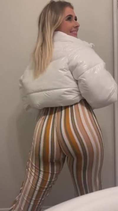 Jiggly Brooke 🍑
