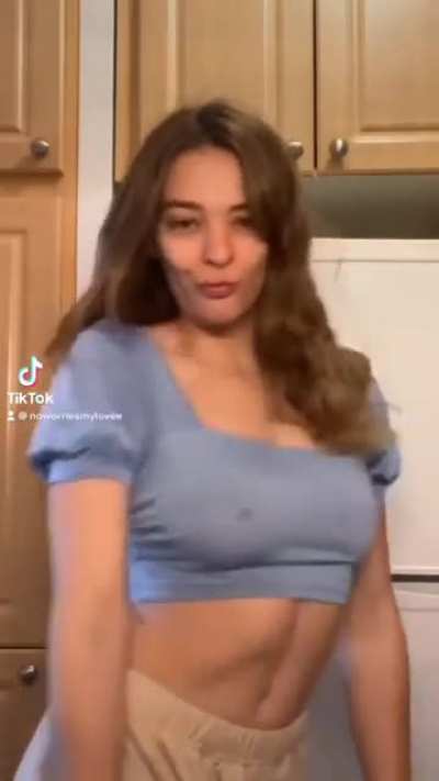 sexy chick with no bra🔥😈<wbr>🔥