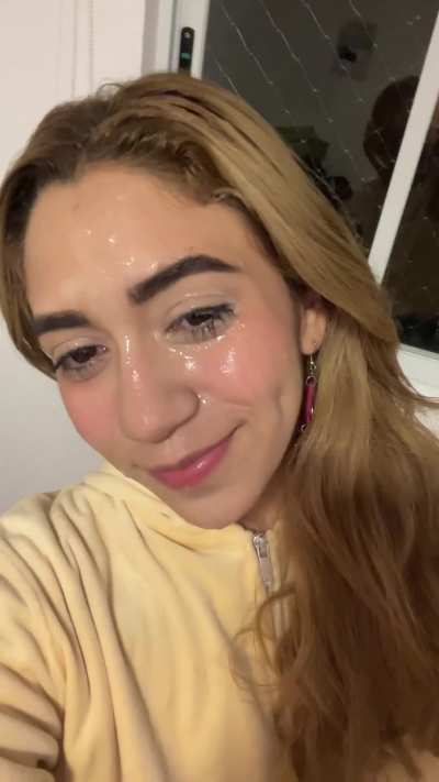  The real queen of cum smiles at you 😉