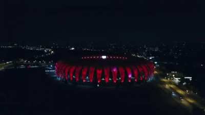 Inter X Boca no se jugó, pero se anunció el minuto de silencio, y por la noche el estádio se vistió de Argentina. Gran abrazo desde Brasil, hermanos! RIP Diego!