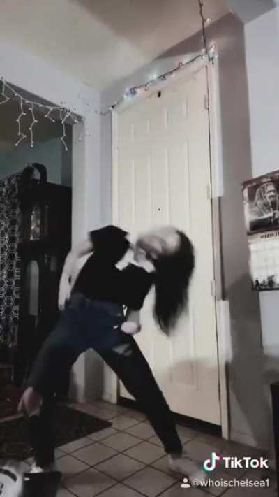 Chelsea learned a TikTok dance