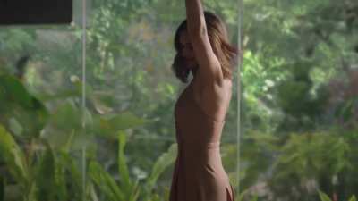The Indian sex Goddess Deepika Padukone's gorgeous luscious melons from her new Oziva UNSEEN ad. 💦💦💦. Damn those tits look so juicy and big.. 🥵. Share your thoughts.