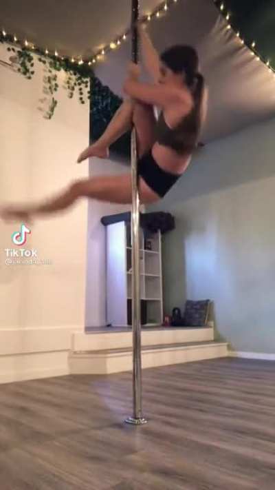 These pole dance tiktoks 😏