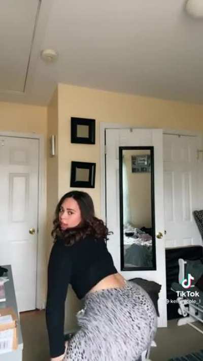 Thicc thot twerking 😈