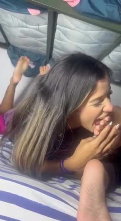 Feetworship with my mom in the pose😈