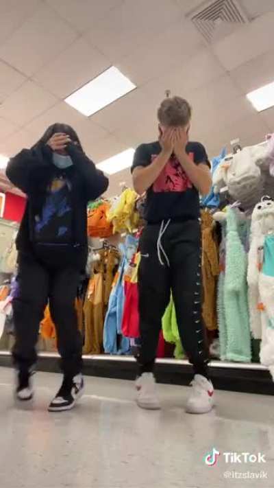The footwork was immaculate here ngl. (@itzslavik)