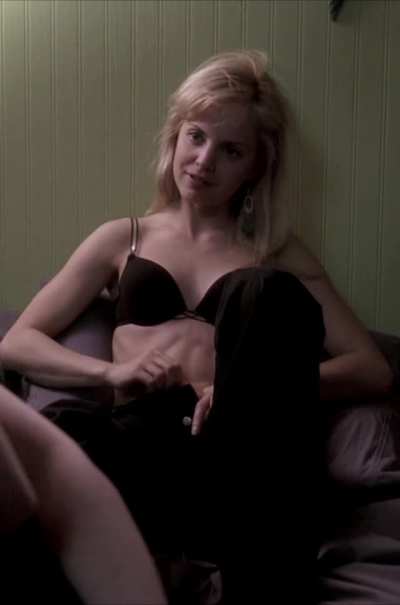Mena Suvari - Sexy in Six Feet Under (Sound On!)