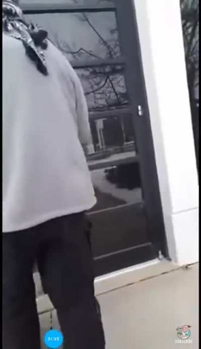 Man walks in police station armed with assault rifle and wearing bulletproof vest