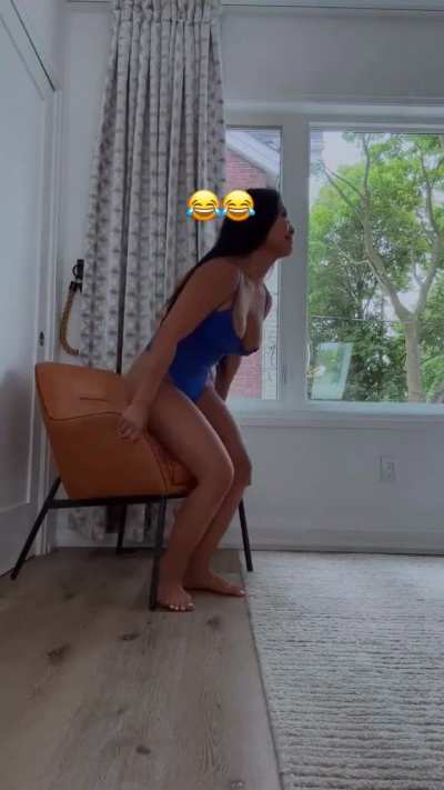 Sue Le (IG: barbellemami_the_ifbbpro)