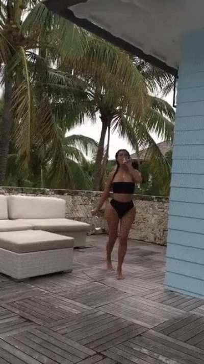 love to see her walk away