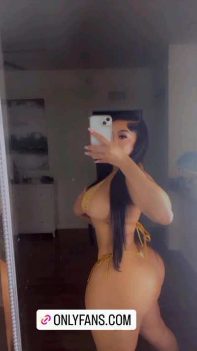 Carib<wbr>beanc<wbr>urrls 🍑🤳🏽