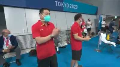 14-year-old-blows-Olympic-diving-record-out-of-the-water-with-two-perfect-dives.mp4