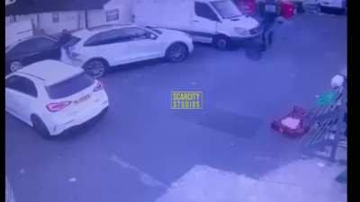 Small Heath(Area 10) Birmingham broad daylight shooting. His boy try to stop  him from catching an m charge 