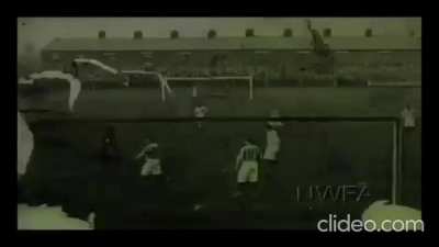 Filmagem mais antiga de uma partida de futebol em existência: Blackburn Rovers vs West Bromwich Albion, 1898.