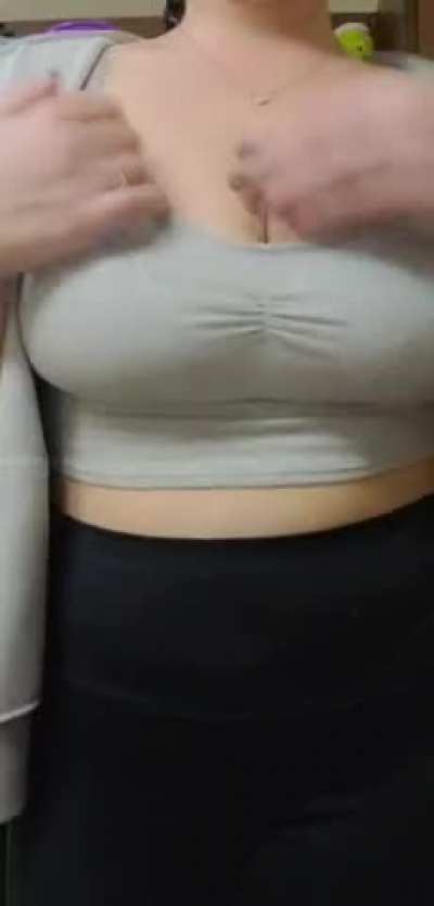 Curvy, nerdy, squirting milf 💦💁🏼‍♀<wbr>️ high quality content, kinky bdsm fun, friendly chats and the hottest customs you can find 🖤