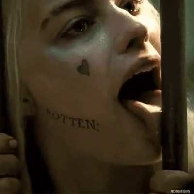 Margot Robbie makes me to horny