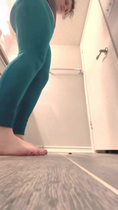 New here, I have a good amount of barefoot crush videos and I am willing to trade. I am currently looking for Crush Beauties Content but I am willing to trade for all Barefoot crush videos DM if interested. ;)