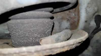 Does this front coil look snapped or the end is very rusty?